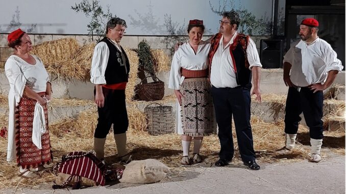 Opera „Ero s onog svijeta“ u župi Sućuraj, 25. 7. 2025. Snimio Stipo Marčinković 9